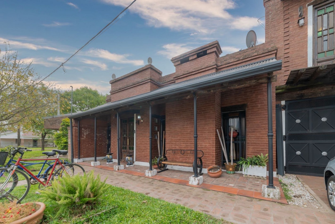 CASA EN LLAMBI CAMPBELL -   calle 2 DE ABRIL 684