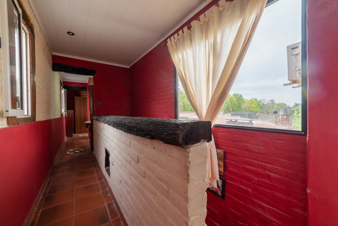 CASA EN LLAMBI CAMPBELL -   calle 2 DE ABRIL 684