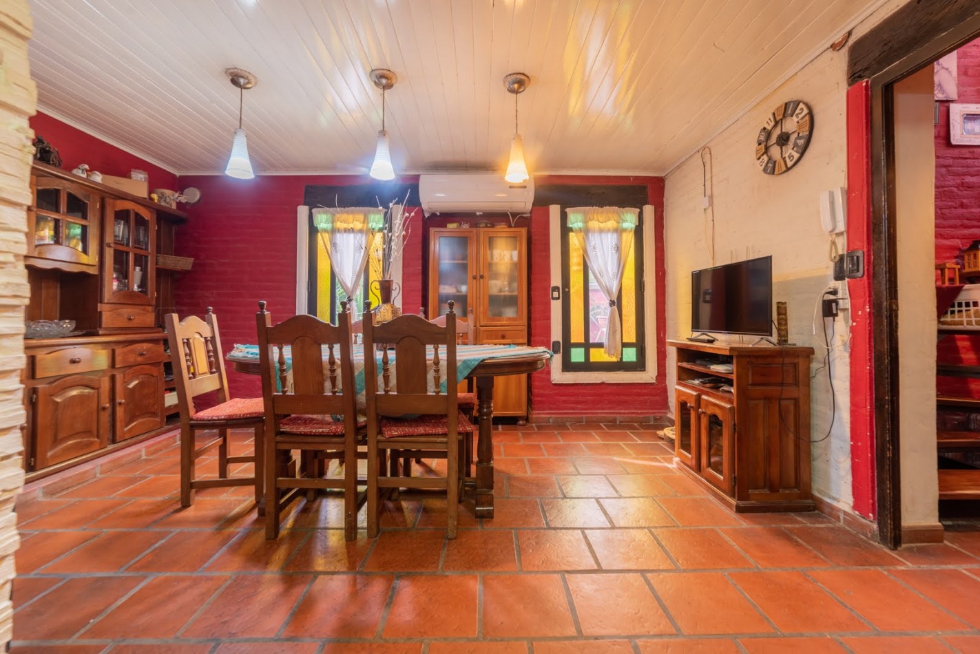 CASA EN LLAMBI CAMPBELL -   calle 2 DE ABRIL 684