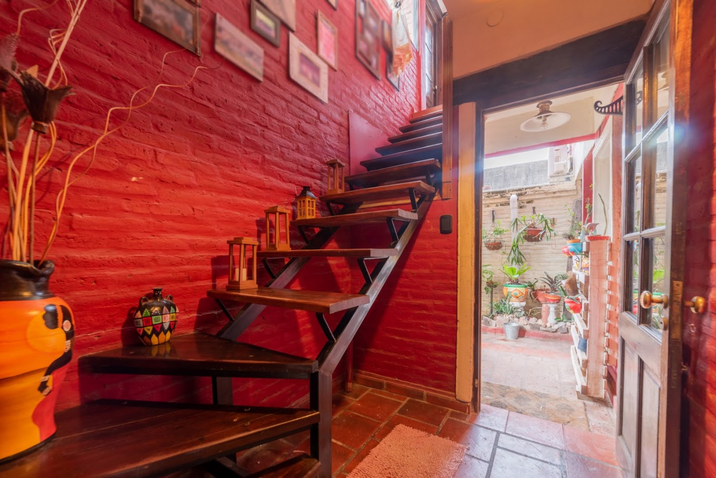 CASA EN LLAMBI CAMPBELL -   calle 2 DE ABRIL 684