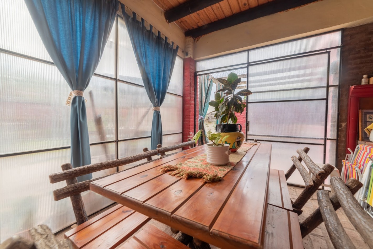 CASA EN LLAMBI CAMPBELL -   calle 2 DE ABRIL 684