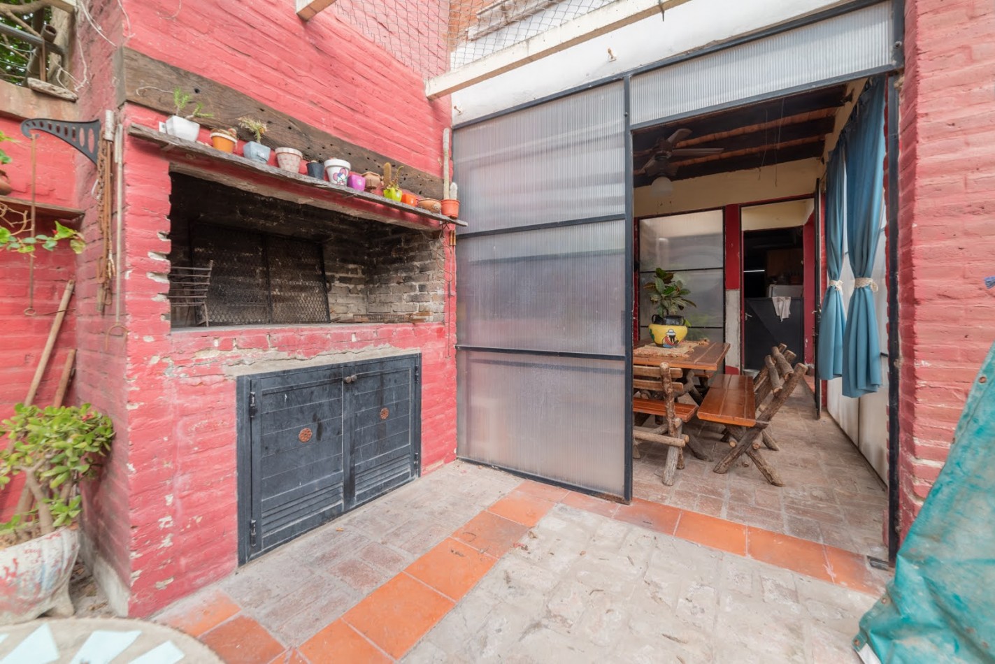 CASA EN LLAMBI CAMPBELL -   calle 2 DE ABRIL 684