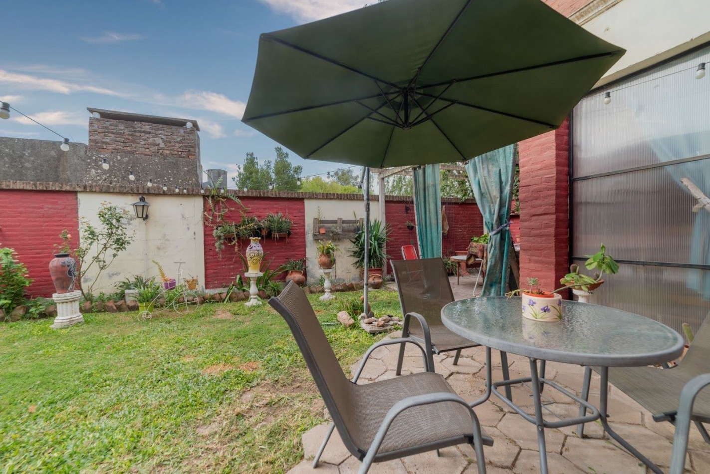 CASA EN LLAMBI CAMPBELL -   calle 2 DE ABRIL 684