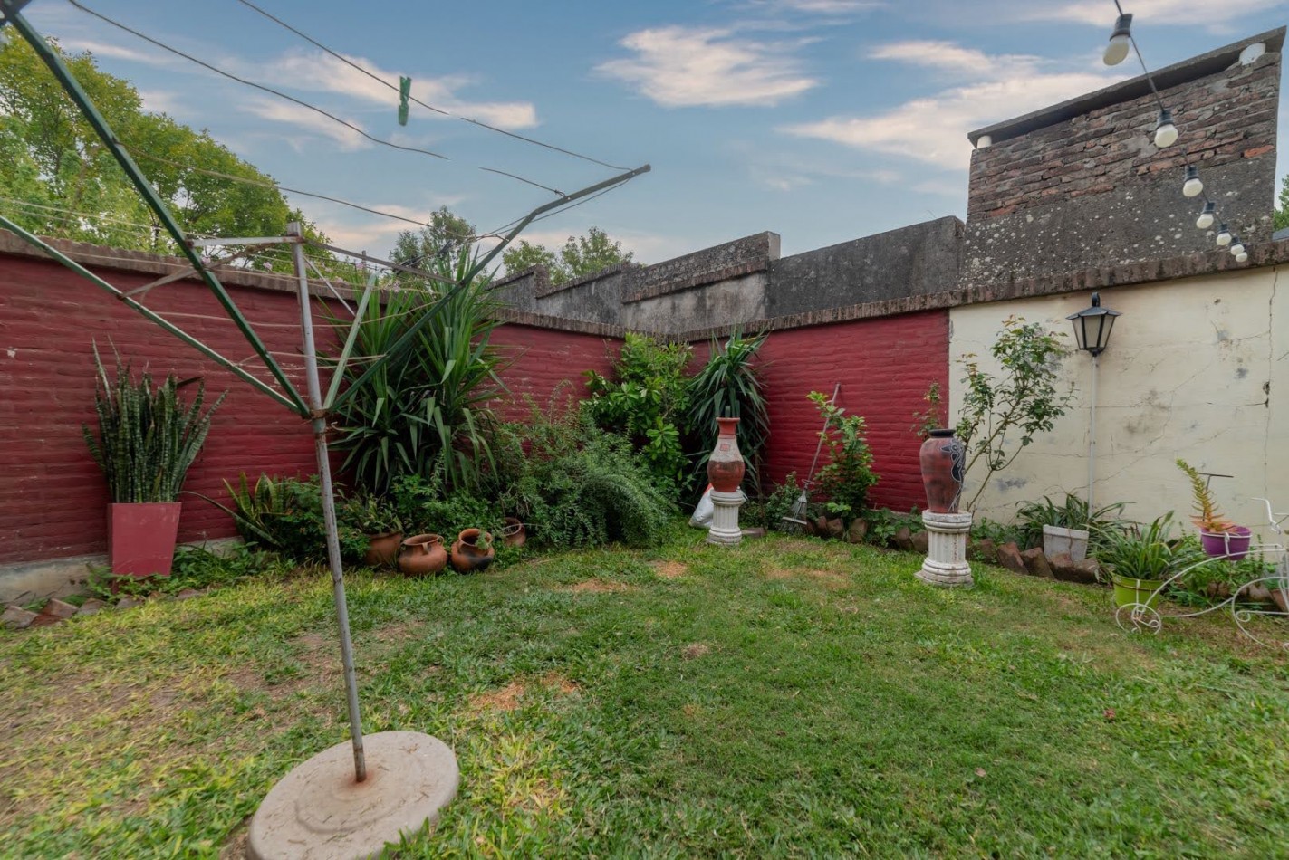 CASA EN LLAMBI CAMPBELL -   calle 2 DE ABRIL 684