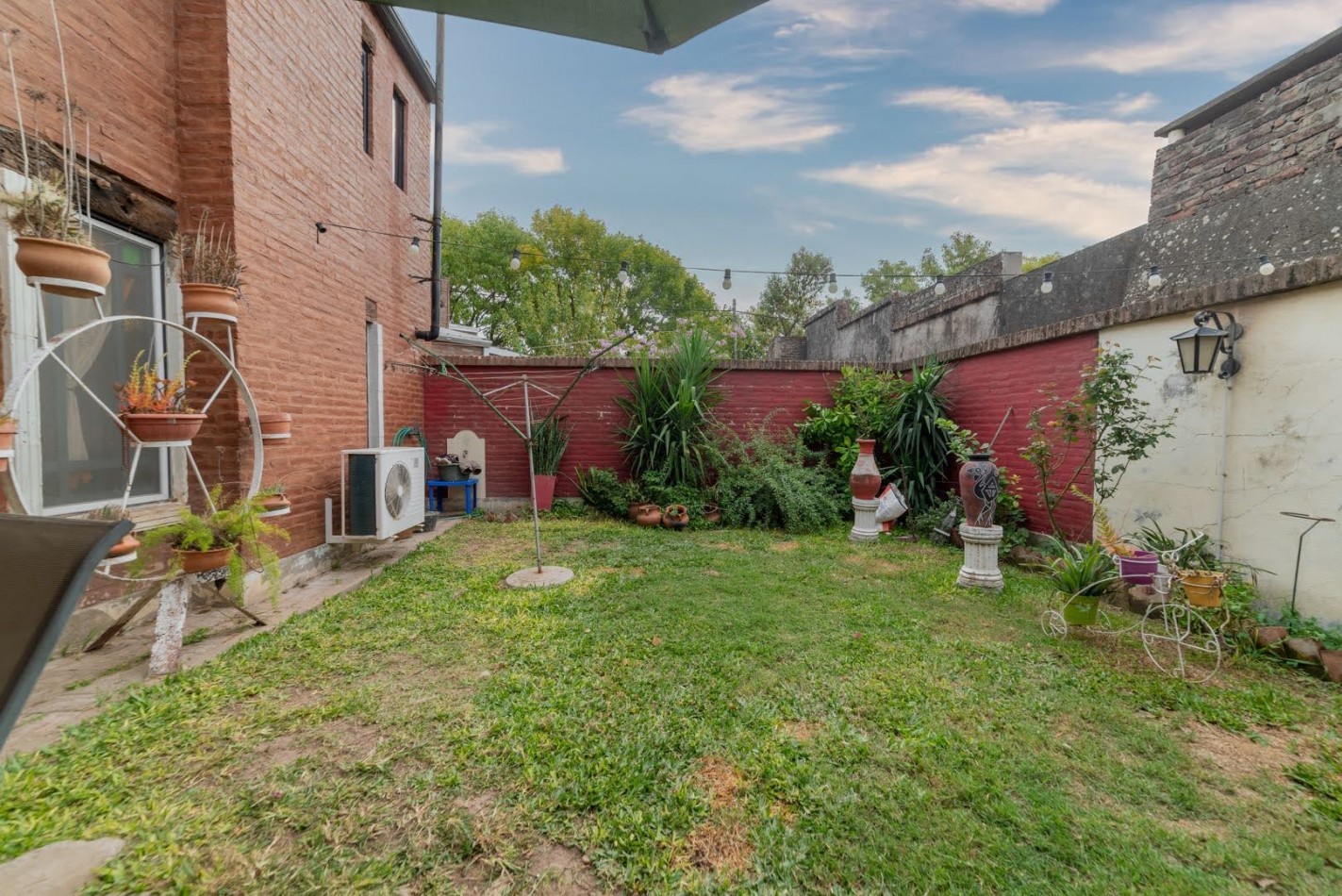 CASA EN LLAMBI CAMPBELL -   calle 2 DE ABRIL 684