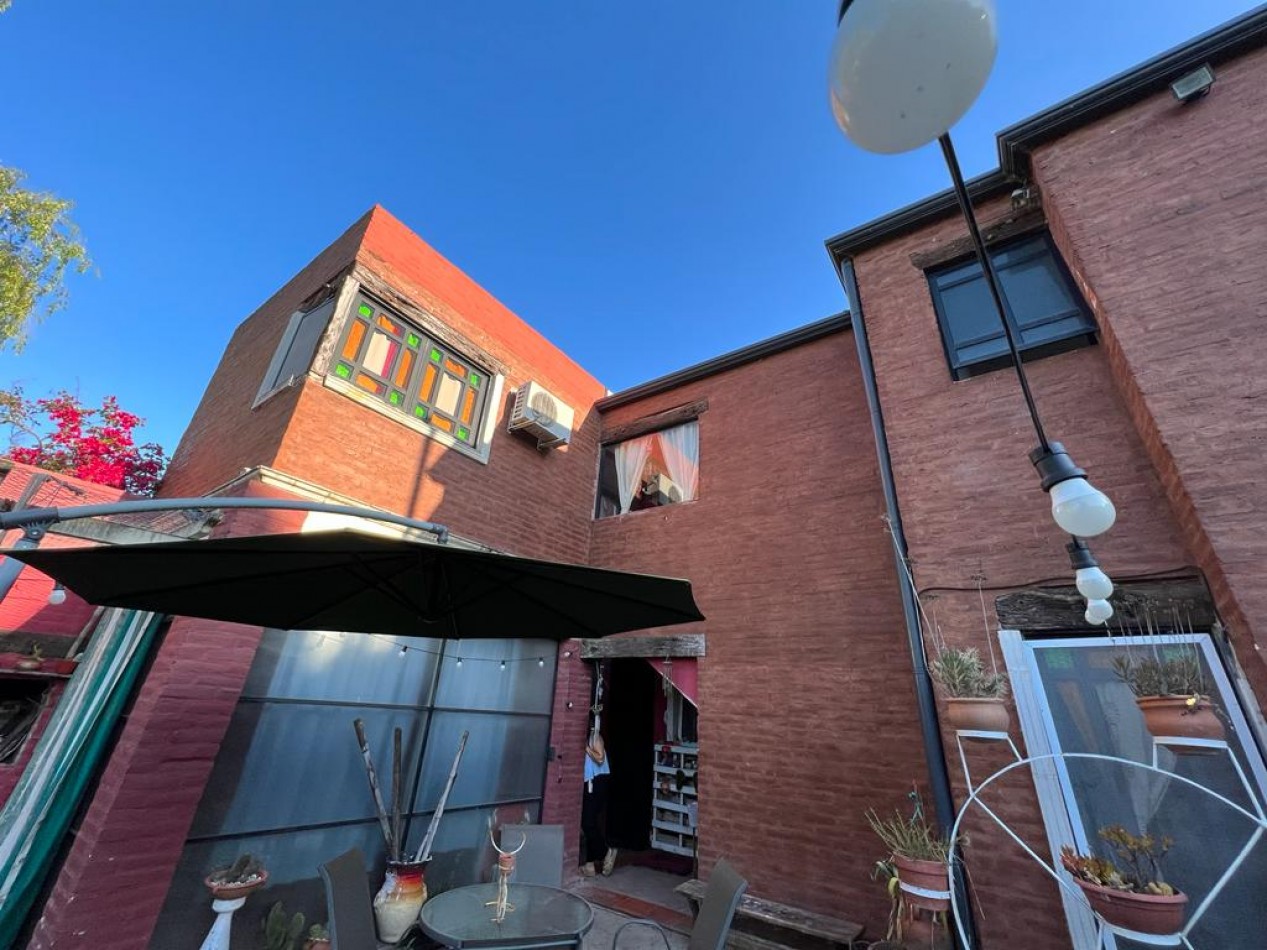 CASA EN LLAMBI CAMPBELL -   calle 2 DE ABRIL 684