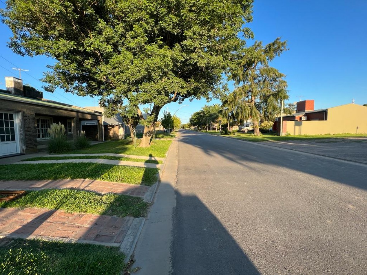 CASA EN LLAMBI CAMPBELL -   calle 2 DE ABRIL 684