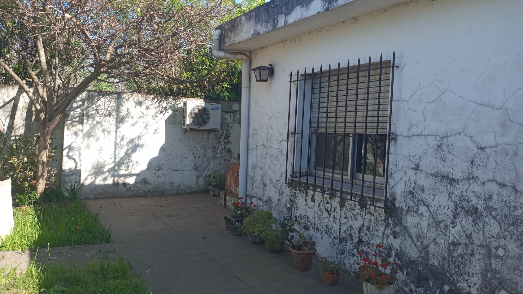 CASA a la VENTA en VIEYTES 4600 ( a 200 m. de Av. Blas Parera y 300 m. de E. Zeballos)