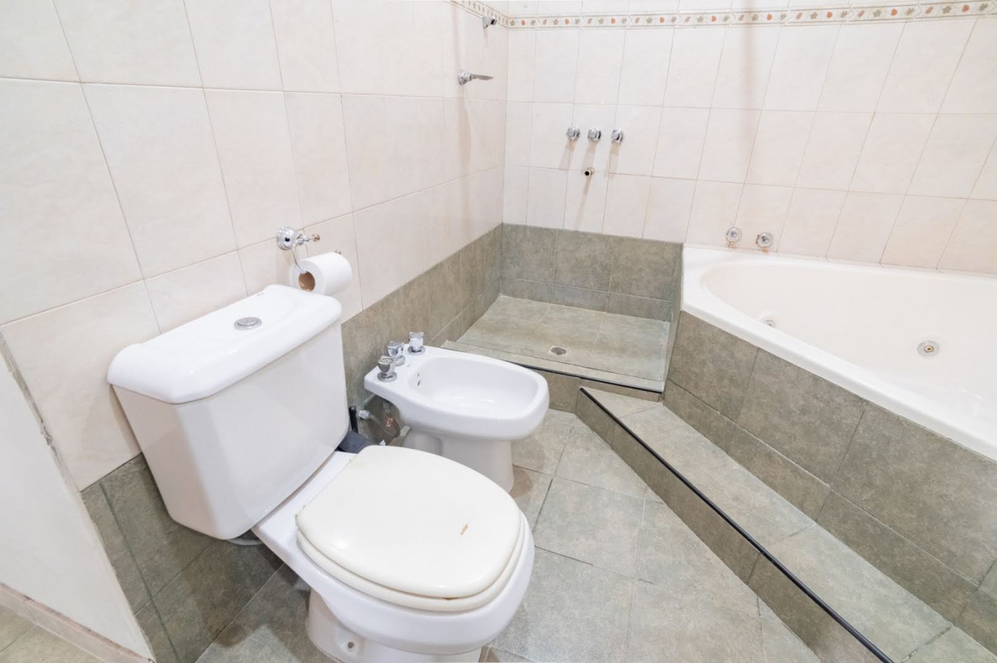 CASA EN VENTA EN BARRIO GUADALUPE RESIDENCIAL 