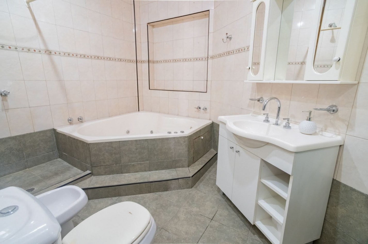 CASA EN VENTA EN BARRIO GUADALUPE RESIDENCIAL 