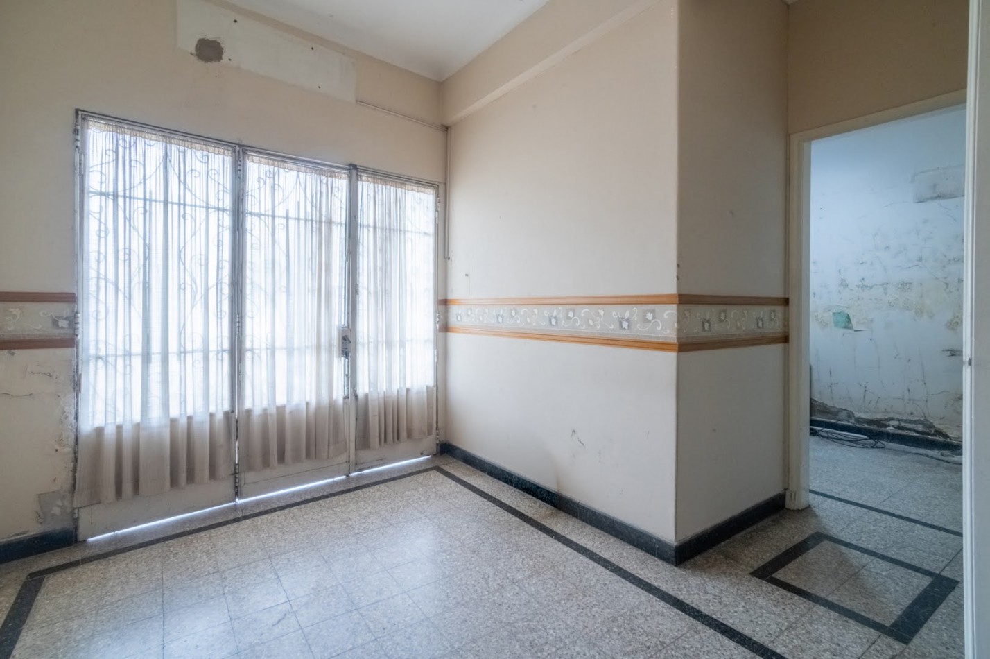 CASA en Av. LOPEZ y PLANES 4400: inversion asegurada