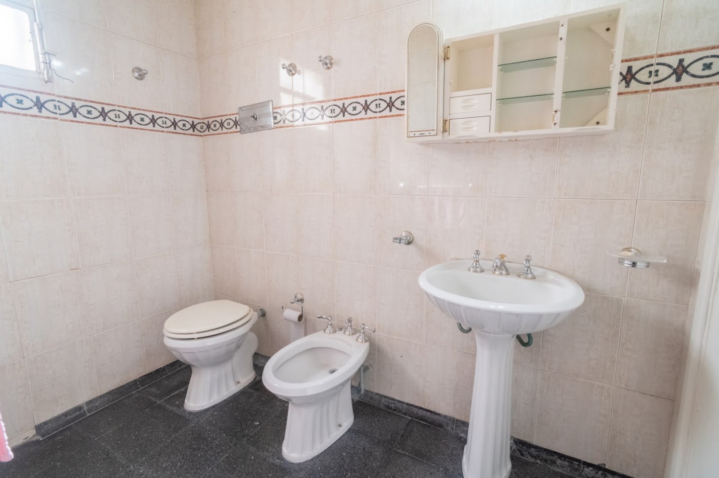 CASA en Av. LOPEZ y PLANES 4400: inversion asegurada