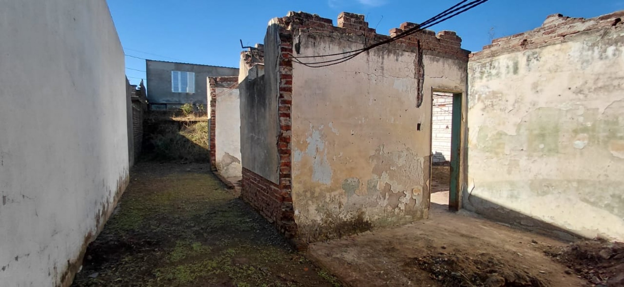 TERRENO con construccion a metros de Av. FRENCH