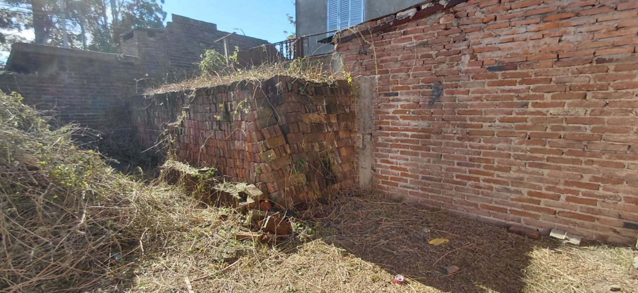 TERRENO con construccion a metros de Av. FRENCH