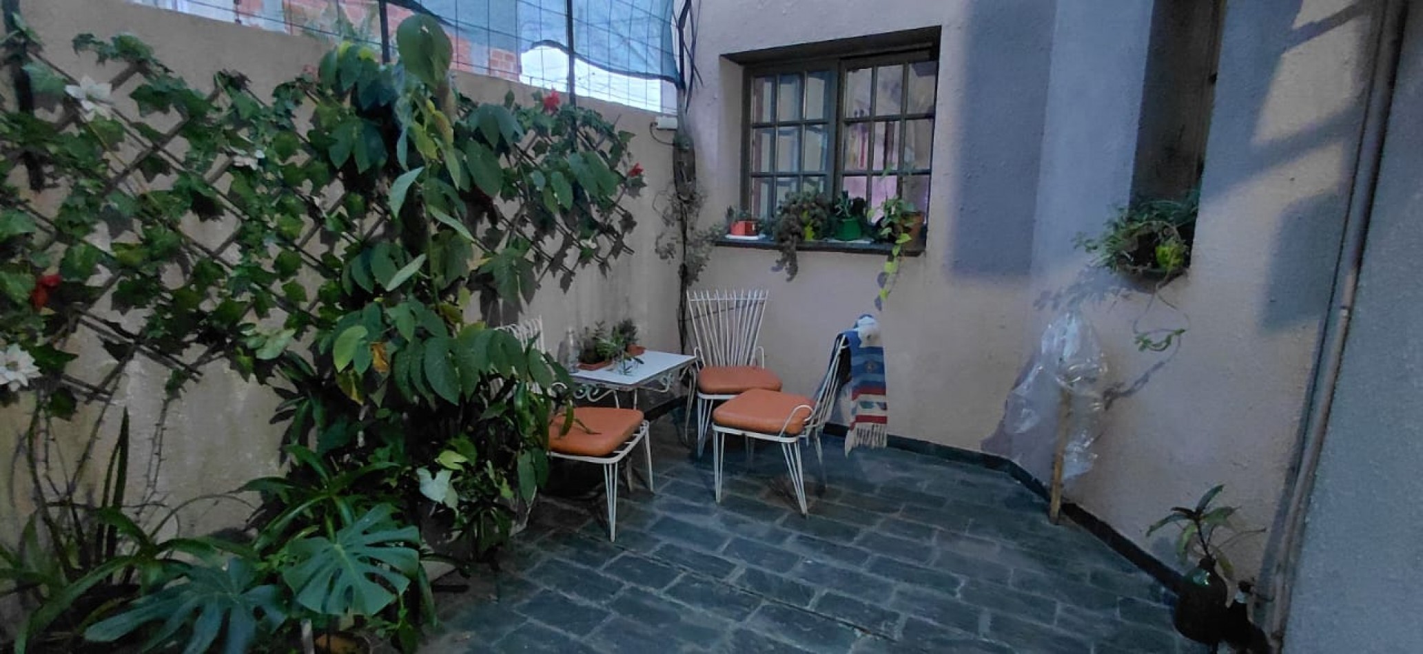 Casa a la Venta con Piscina y Quincho- VIEYTES 1847