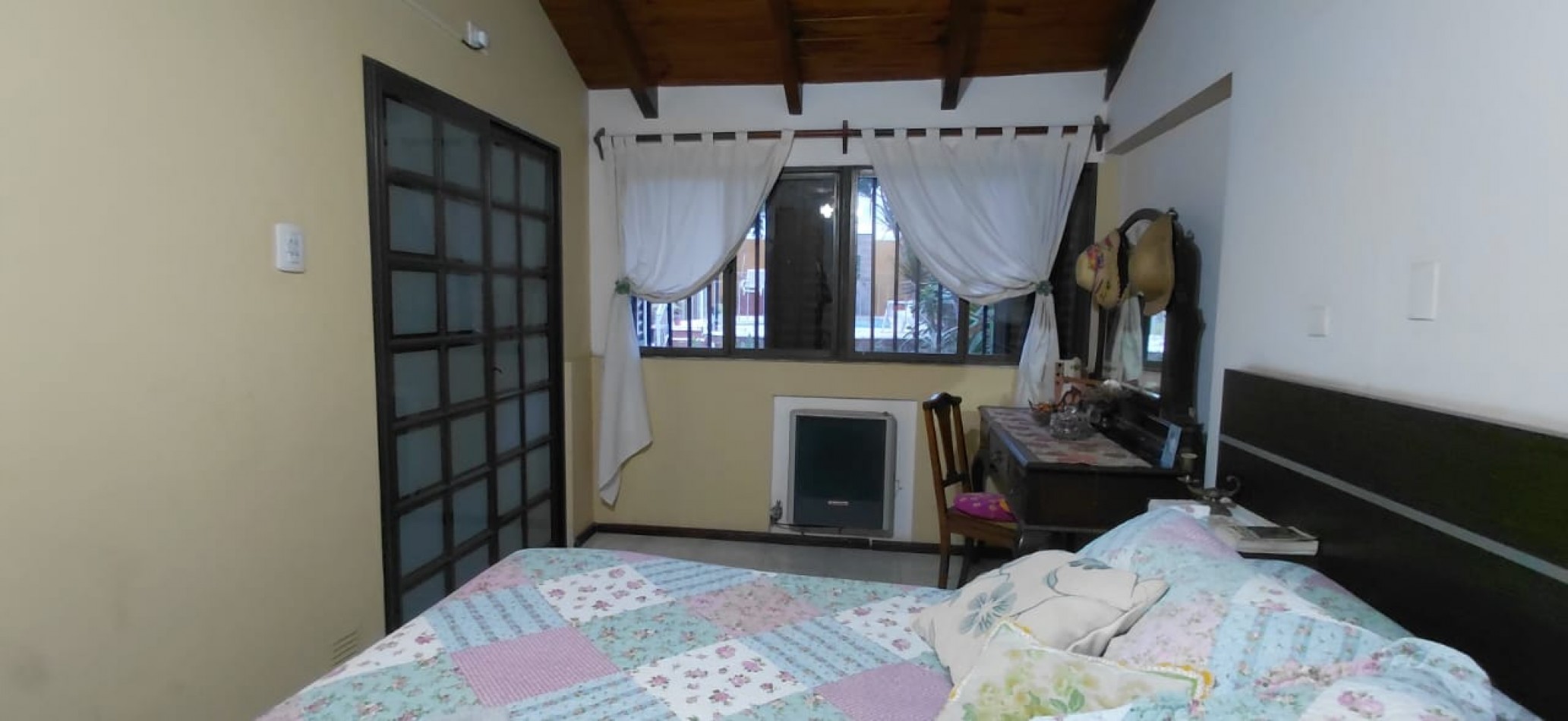 Casa a la Venta con Piscina y Quincho- VIEYTES 1847