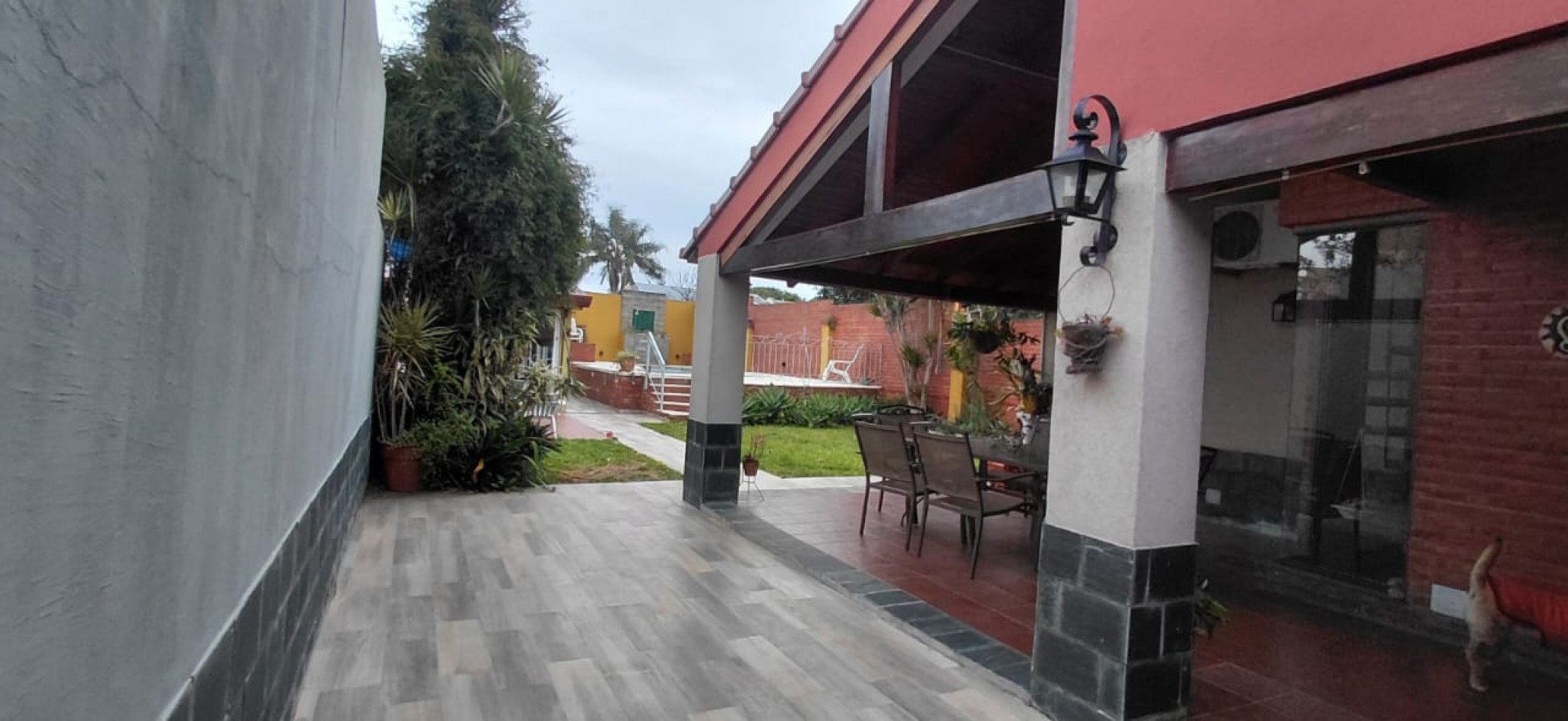 Casa a la Venta con Piscina y Quincho- VIEYTES 1847