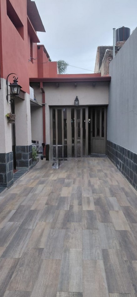 Casa a la Venta con Piscina y Quincho- VIEYTES 1847