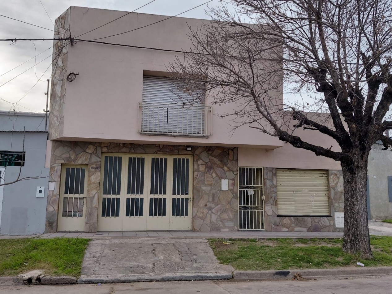 AMPLIO INMUEBLE en M.CANDIOTI 6600 a metros de Av. A. del Valle y Galicia