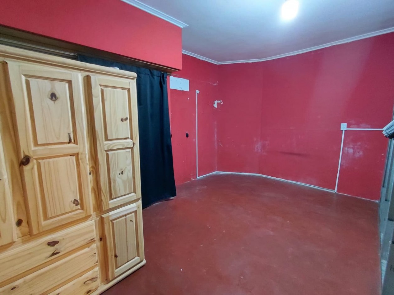 AMPLIO INMUEBLE en M.CANDIOTI 6600 a metros de Av. A. del Valle y Galicia