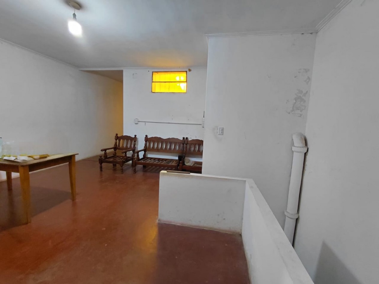 AMPLIO INMUEBLE en M.CANDIOTI 6600 a metros de Av. A. del Valle y Galicia