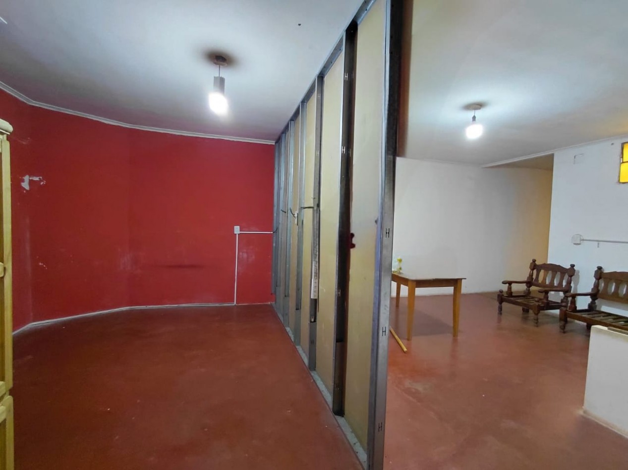 AMPLIO INMUEBLE en M.CANDIOTI 6600 a metros de Av. A. del Valle y Galicia