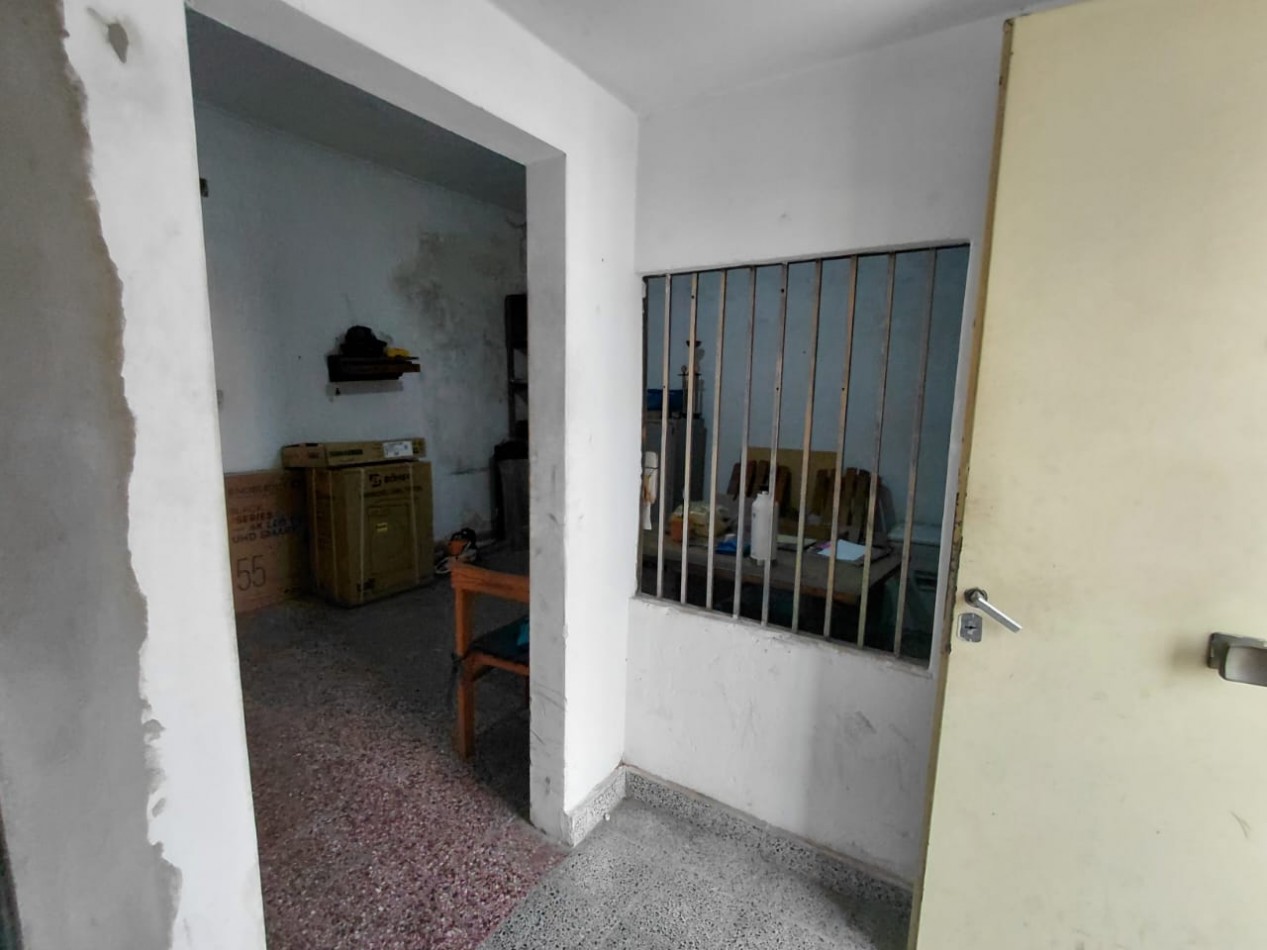 AMPLIO INMUEBLE en M.CANDIOTI 6600 a metros de Av. A. del Valle y Galicia