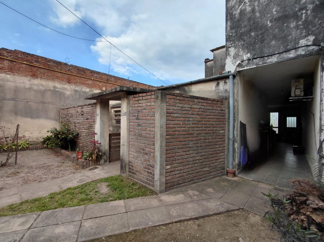 AMPLIO INMUEBLE en M.CANDIOTI 6600 a metros de Av. A. del Valle y Galicia