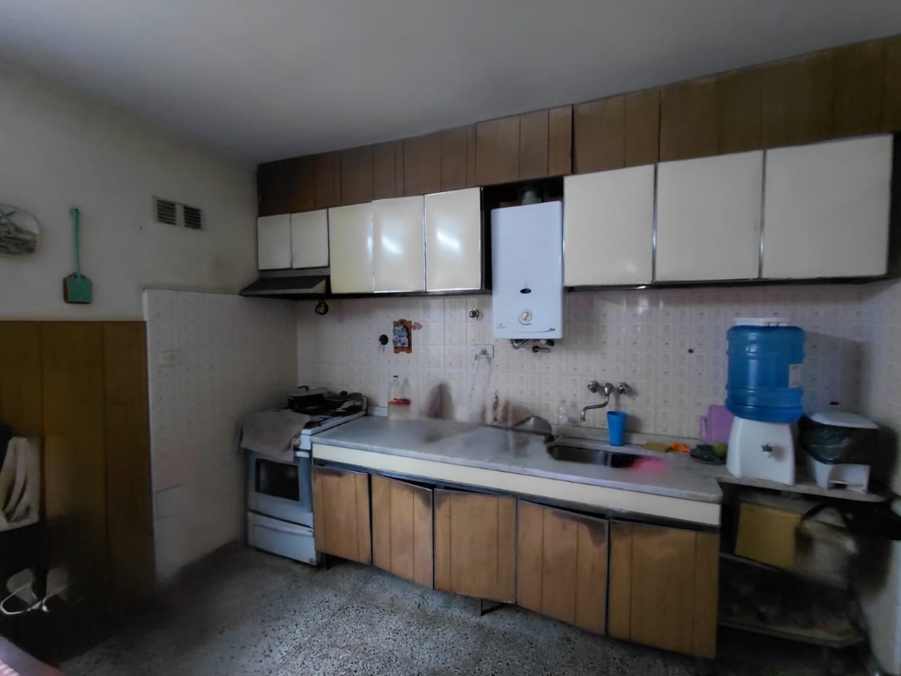 AMPLIO INMUEBLE en M.CANDIOTI 6600 a metros de Av. A. del Valle y Galicia