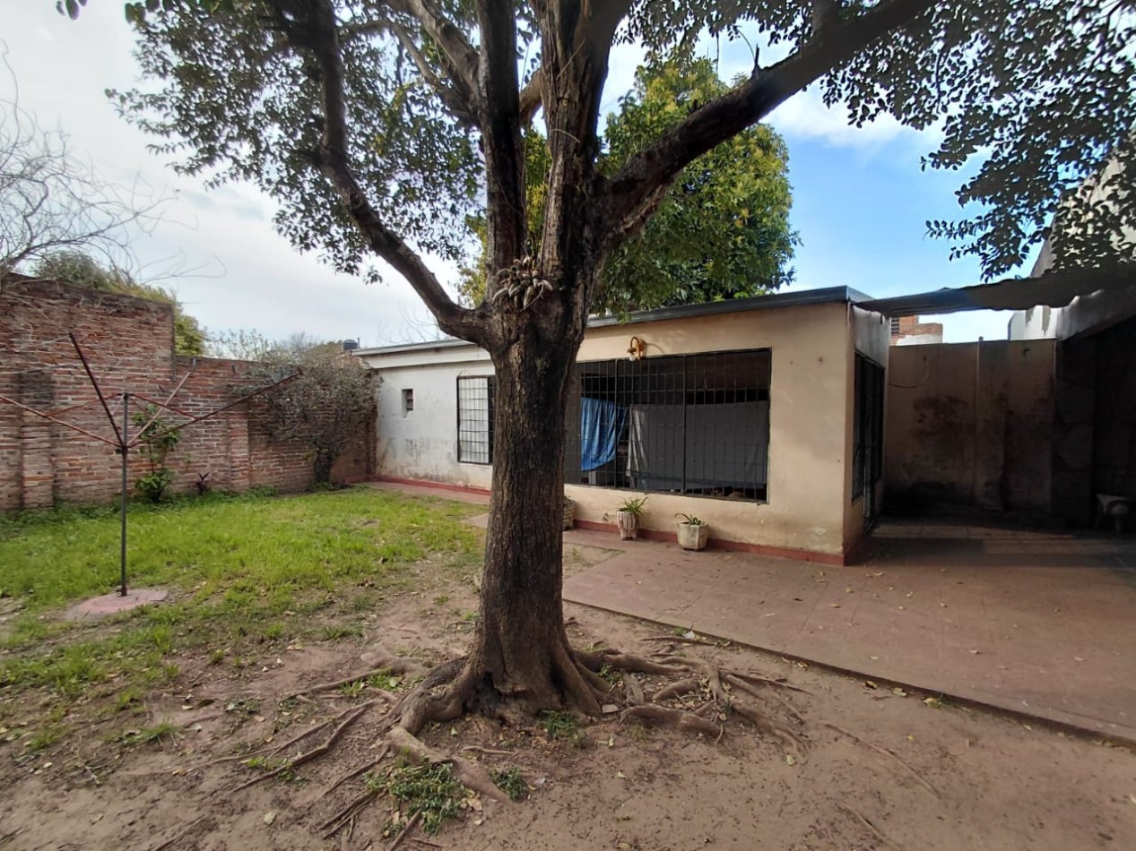 AMPLIO INMUEBLE en M.CANDIOTI 6600 a metros de Av. A. del Valle y Galicia