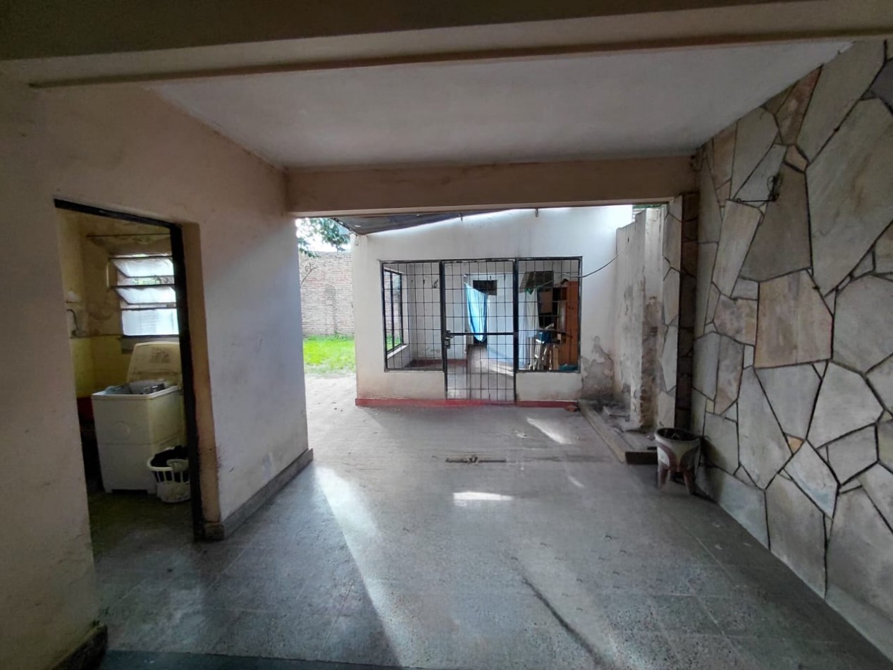 AMPLIO INMUEBLE en M.CANDIOTI 6600 a metros de Av. A. del Valle y Galicia
