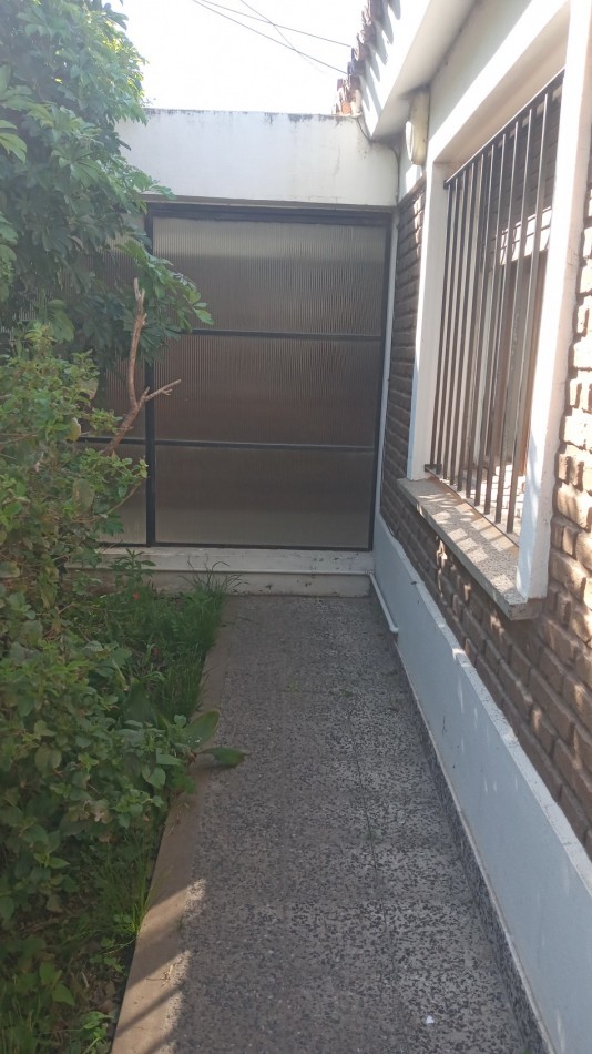 CASA a la VENTA en VIEYTES 4600 ( a 200 m. de Av. Blas Parera y 300 m. de E. Zeballos)