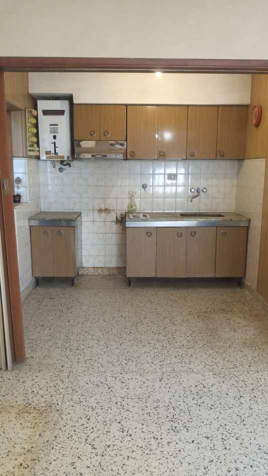 CASA a la VENTA en VIEYTES 4600 ( a 200 m. de Av. Blas Parera y 300 m. de E. Zeballos)