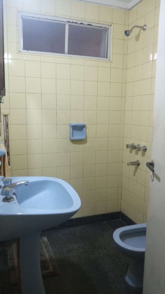 CASA a la VENTA en VIEYTES 4600 ( a 200 m. de Av. Blas Parera y 300 m. de E. Zeballos)