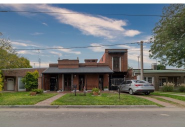 CASA EN LLAMBI CAMPBELL -   calle 2 DE ABRIL 684