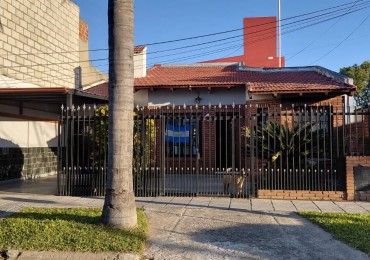 Casa a la Venta con Piscina y Quincho- VIEYTES 1847