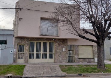 AMPLIO INMUEBLE en M.CANDIOTI 6600 a metros de Av. A. del Valle y Galicia